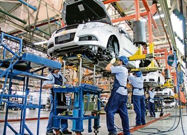 En riesgo, puesto global de México en armado de autos