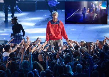 Justin Bieber resbala en concierto 