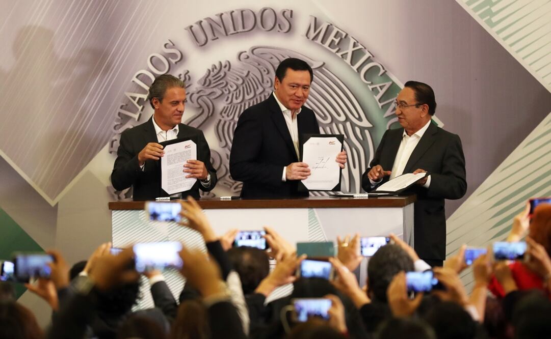Osorio encabezó la firma de Convenio Marco de Concertación de Acciones entre la Secretaría de Gobernación y la CROC. /Juan Carlos Reyes - EL UNIVERSAL