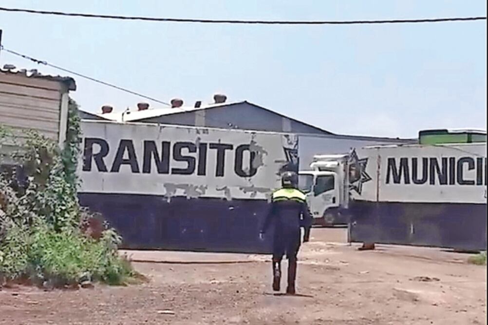 Karla grabó a policías de Tultitlán que despojaron a su familia de 3 mil 500 pesos por no traer holograma, pese a venir de San Luis Potosí (TOMADA DE FACEBOOK)