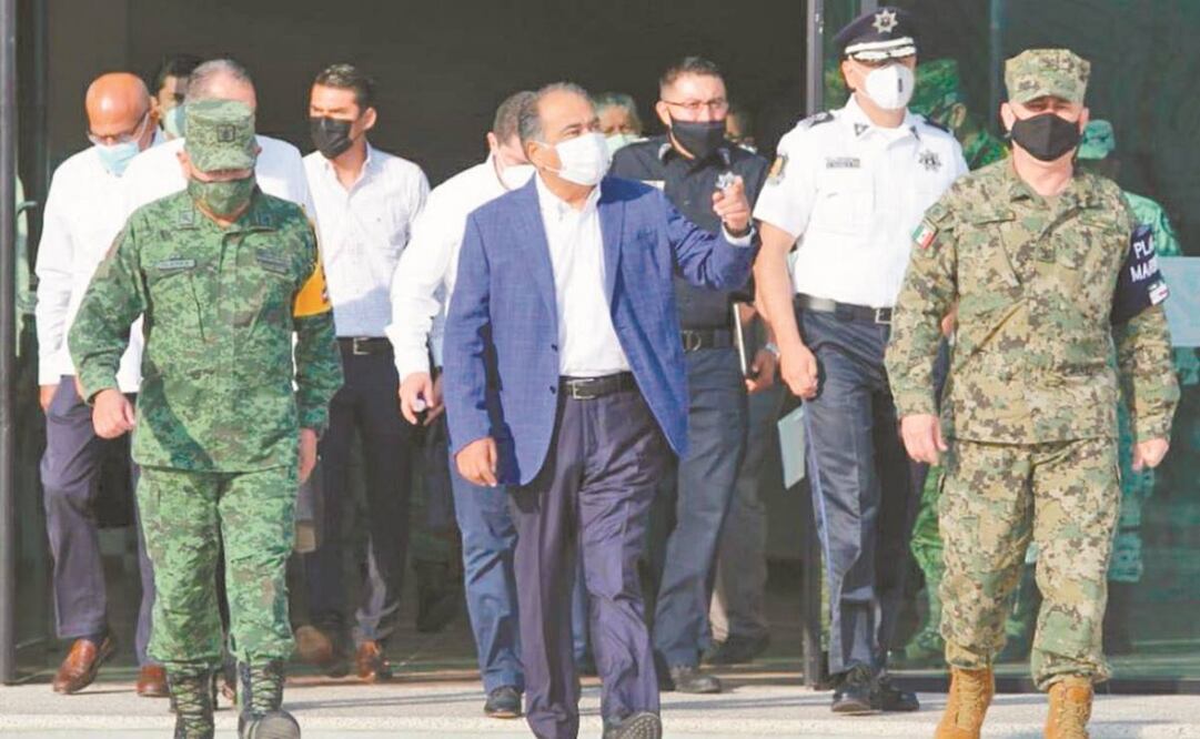 El gobernador Héctor Astudillo y miembros de su gabinete y mandos de las Fuerzas Armadas encabezaron el izamiento de Bandera. Foto: ESPECIAL