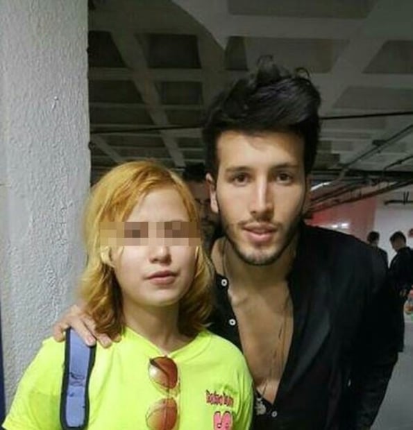 Karla Fernanda, la joven que mató a su madre era fan de tomarse fotos con famosos