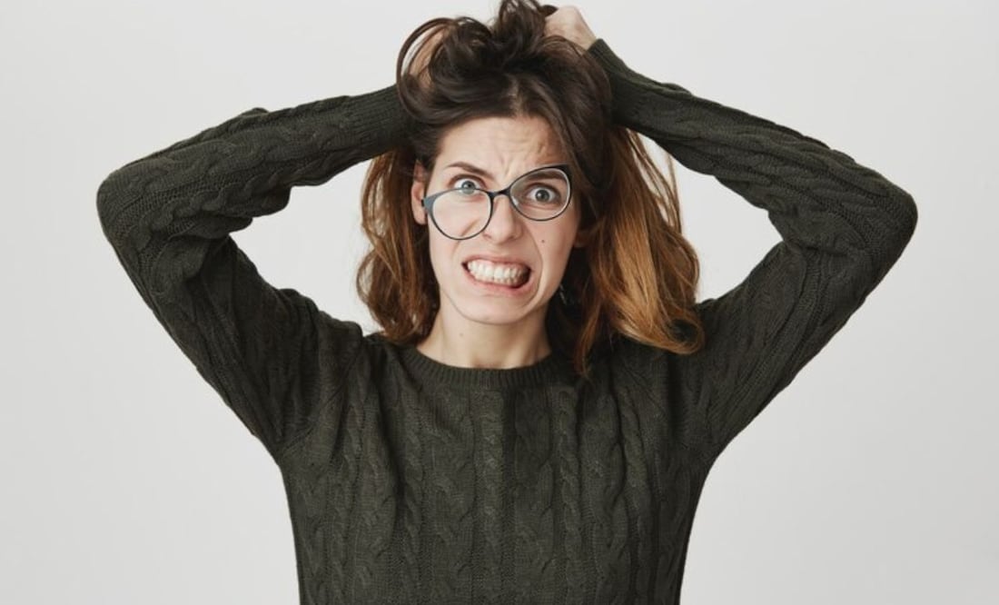 Escuchar a la gente que se queja todo el día te quita energía. Fuente: Freepik.