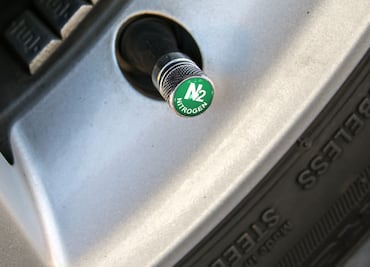 Ventajas de inflar tus llantas con nitrógeno
