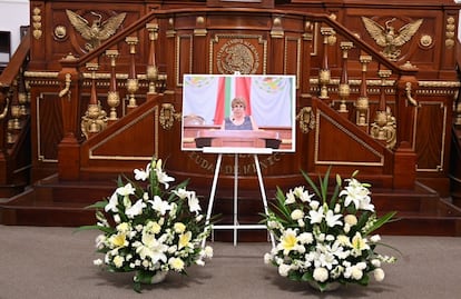 Despiden con emotivas palabras, aplausos y lágrimas a diputada Lourdes González