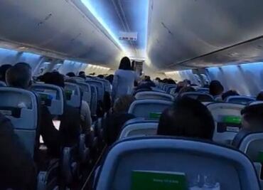 Protestan contra AMLO en pleno vuelo: "¡Estás destruyendo al país!", le gritan