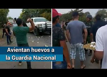 Agreden con huevos a elementos de la Guardia Nacional en Michoacán