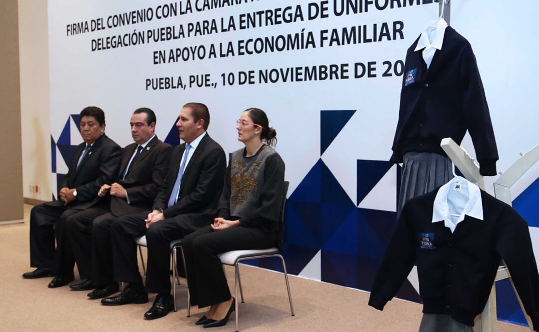 Puebla suscribe convenio para dotar de uniformes escolares