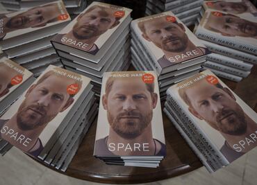 Memorias del príncipe Harry venden 1.4 millones de ejemplares en inglés el primer día