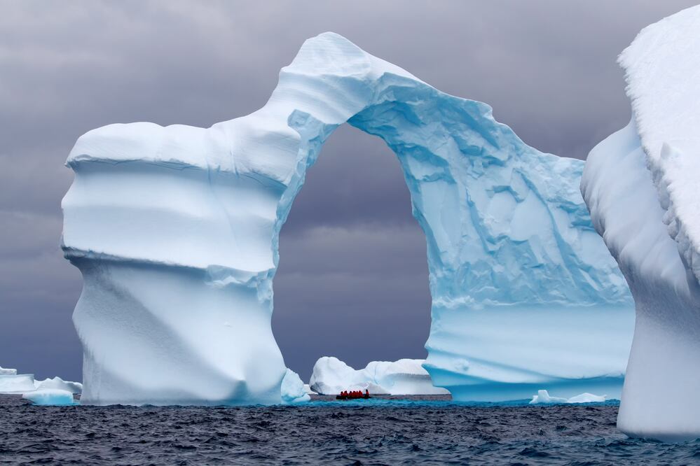 El iceberg más grande puede alcanzar los 300 metros de espesor, con una masa de un billón de toneladas y puede tener millones de años de antigüedad. (Foto: Istock)