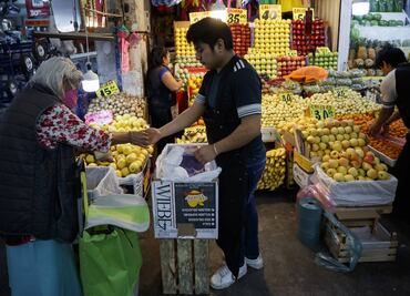 Ante alta inflación, mexicanos priorizan la compra de alimentos