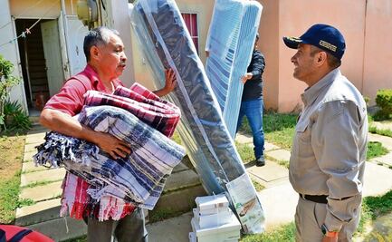 Entregan ayuda a damnificados en Chalco por lluvias