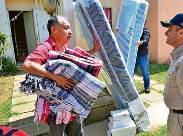 Entregan ayuda a damnificados en Chalco por lluvias