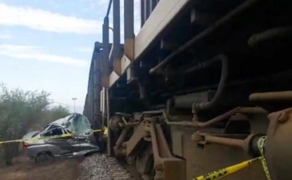 Mueren 2 mujeres al chocar vehículo con un tren en Tamaulipas