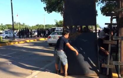 CETEG derriba vallas metálicas de la PF en Acapulco