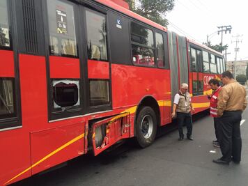 Choca tráiler contra Metrobús en Venustiano Carranza