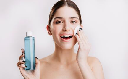 Los mejores momentos para limpiar el rostro con agua micelar