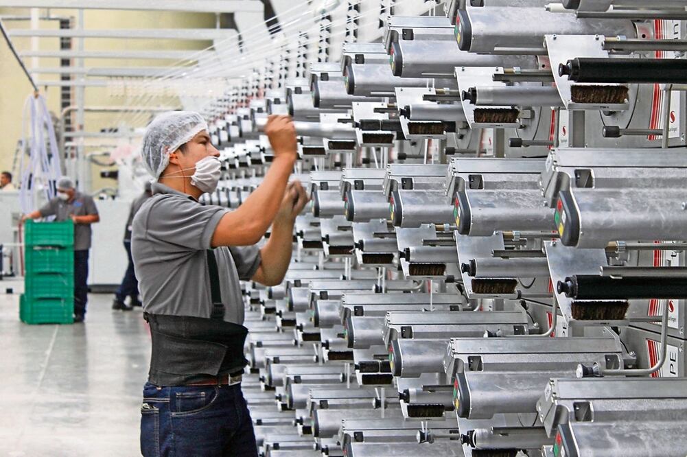 El dinamismo de la inversión por el nearshoring es uno de los factores que pueden atemperar la desaceleración en México. Foto: Archivo / EL UNIVERSAL