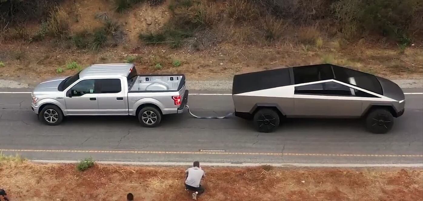 Ford F-150 vs Tesla Cybertruck… ¿Quién gana en un duelo de fuerza? 