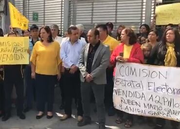 Perredistas de NL protestan contra Comisión Estatal Electoral y CEN del partido