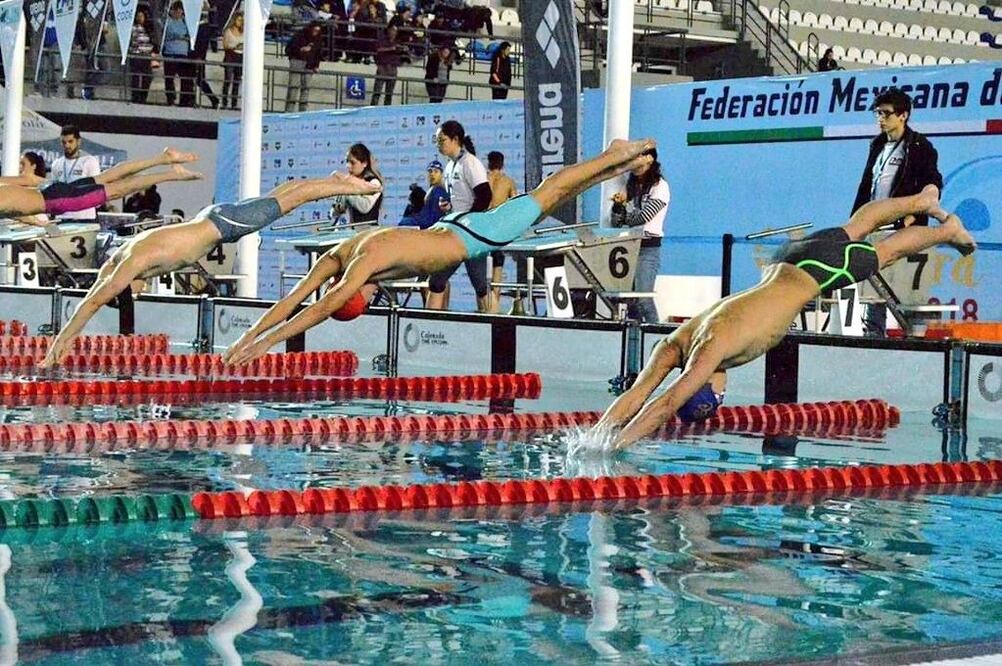 Nadadores en la primera jornada de actividades del Campeonato Nacional de Curso Corto de Natación. FOTO TOMADA DE TWITTER @codejalisco