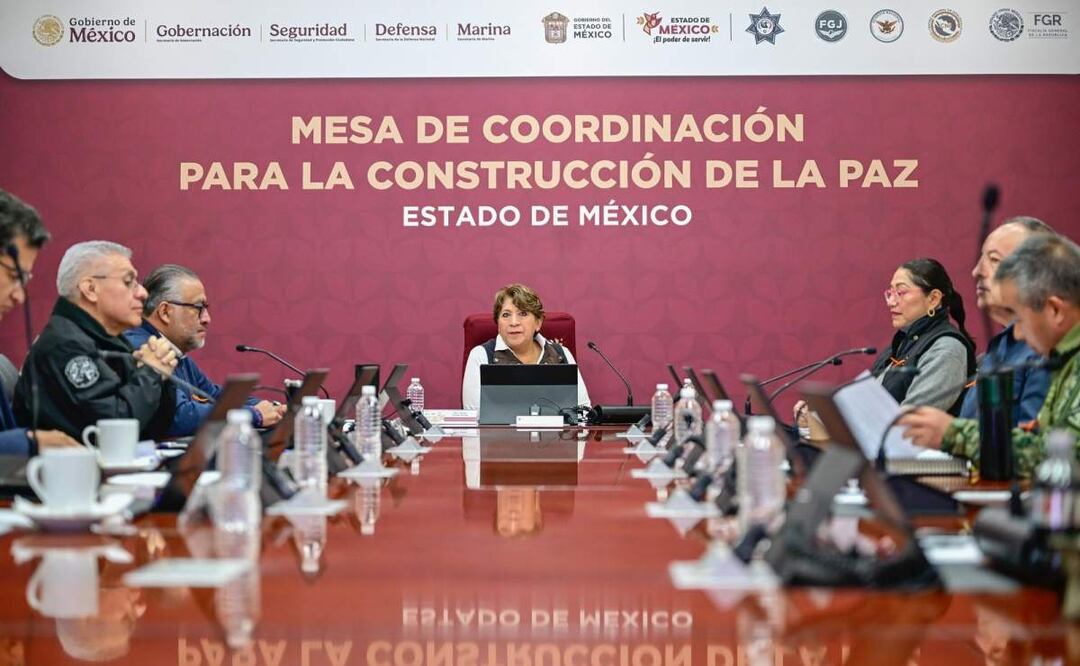 La gobernadora Delfina Gómez Álvarez anunció que en acciones de desarme voluntario en el Edomex, se logró el intercambio y destrucción de 420 armas cortas y 218 granadas (25/06/2025). Foto: Especial