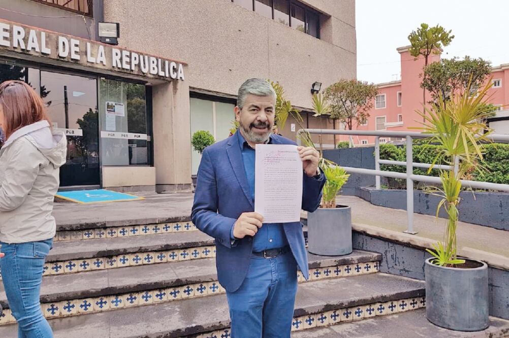 Raúl Flores, presidente del PRD local, argumenta que Layda Sansores justificó gastos que no son propios del trabajo legislativo, como compra de tintes (SANDRA HERNÁNDEZ. EL UNIVERSAL)