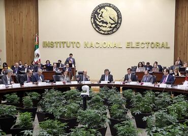 Legisladores de Puebla acuden al INE para analizar futura elección