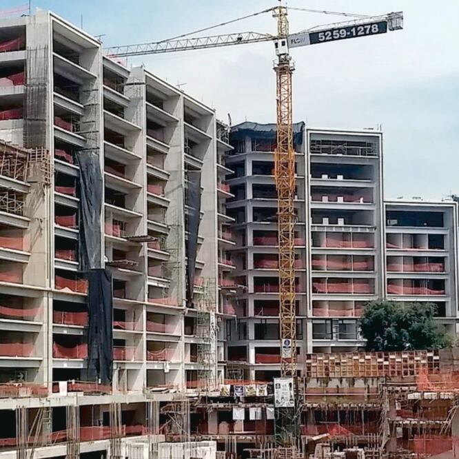 Además de esta obra existen otras 13 tan sólo en la carretera México-Toluca, de las que ya se tienen denuncias, dijo Miguel Ángel Cancino, titular de la Procuraduría Ambiental y del Ordenamiento Territorial (PAOT) de la CDMX. (ESPECIAL)