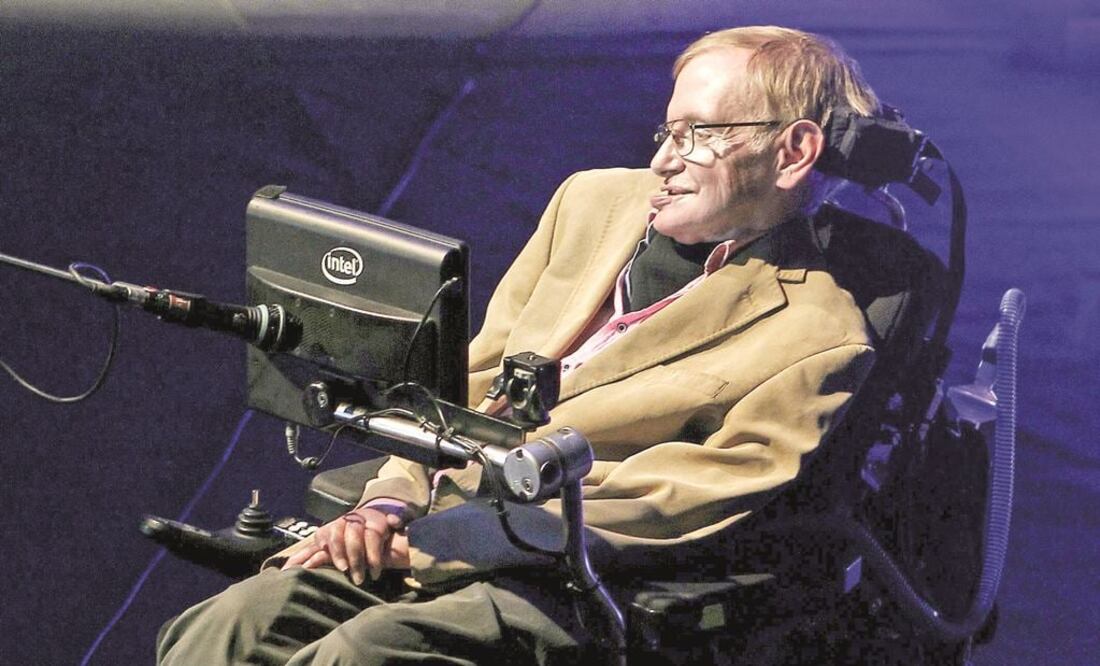 Trasladan a Stephen Hawking a hospital en Roma