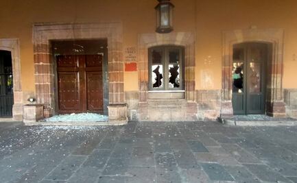 Normalistas vandalizan Palacio de Justicia en Morelia, Michoacán