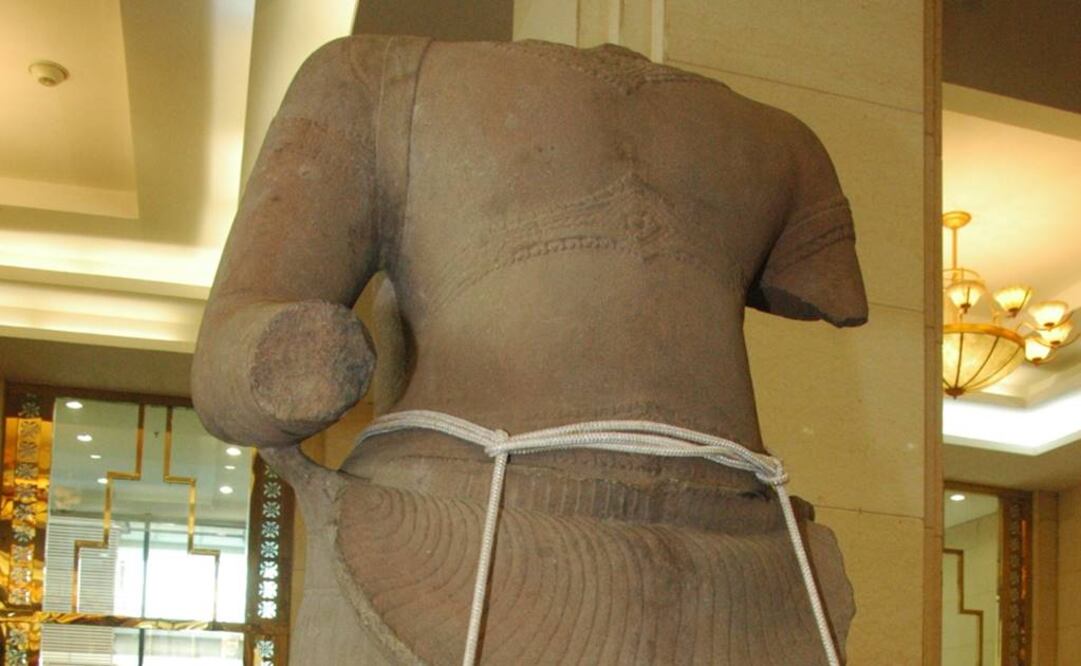 La estatua Torso de Rama, de piedra arenisca con 157 centímetros de altura (62 pulgadas) y sin cabeza, pies ni manos. (FOTO: Xinhua)