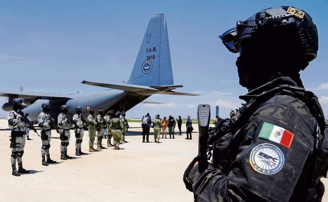 El pasado martes, México entregó a Estados Unidos a 26 reos desde diferentes centros penitenciarios del país. El beneficio de la medida es para las víctimas, dijo García Harfuch. Foto: Archivo EL UNIVERSAL