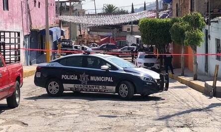 Persiguen y matan con rifle a joven de Ecatepec; balas alcanzan a mujer que iba caminando