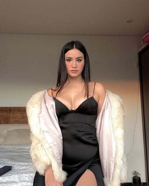 Barbie Núñez se suma a la tendencia de los vestidos negros de satén