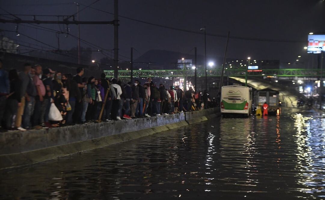 Línea A del Metro tiene servicio parcial tras lluvias