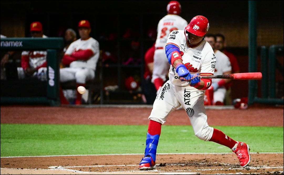 Robinson Canó batea en el primer duelo de la serie entre Tigres y Diablos Rojos. FOTO: Imago7