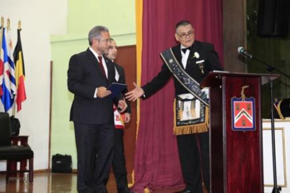 Reconocen labor de Enrique Bustamante, director de la Fundación Ealy Ortiz AC