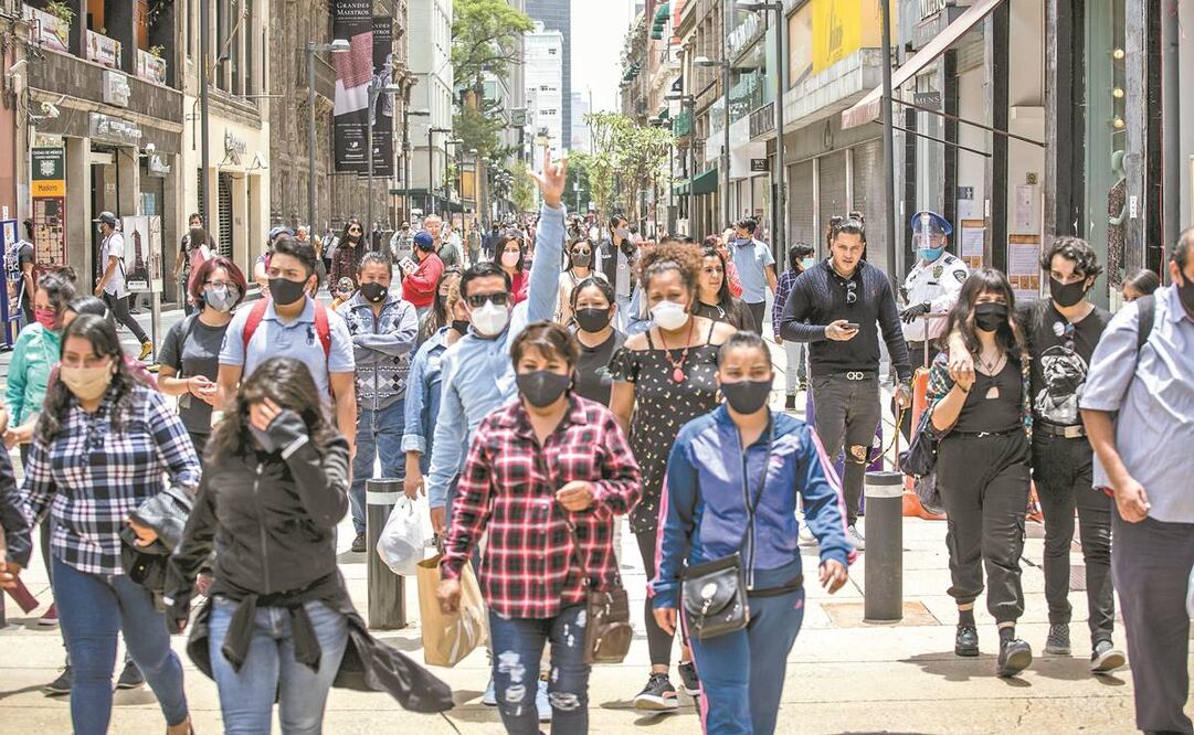 El alto número de contagios de las últimas semanas llevó a las autoridades de la Ciudad de México y del Estado de México ayer a declarar el cambio de color en el semáforo a rojo. Así luce la calle de Madero. Foto: Germán Espinosa. EL UNIVERSAL