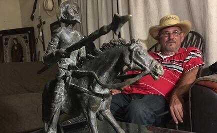 Hipólito Mora se vuelve a armar para salvar su vida