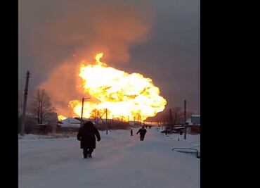 Explosión en gasoducto ruso deja tres muertos; daño no afectará suministro a Europa, aseguran