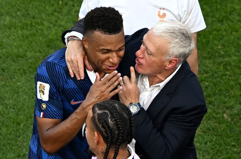Kylian Mbappé y Didier Deschamps con la selección de Francia, durante el Mundial de 2026 - Foto: AFP