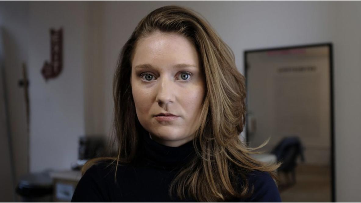 Lauren muy pronto estuvo bombardeada por cientos de mensajes amenazantes e insultantes (Foto: BBC/Wonderhood Studios/Emeka Onono)