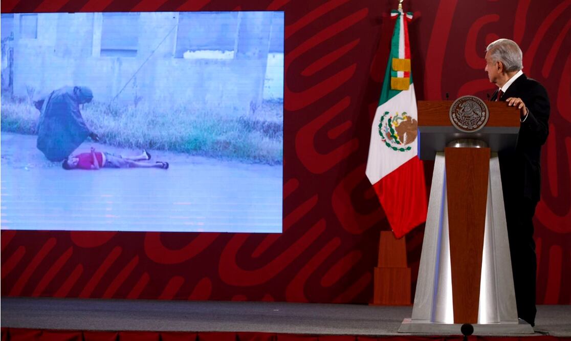 El presidente Andrés Manuel López Obrador destacó la labor social que realizaron solados mexicanos al rescatar a un menor durante las pasadas inundaciones en Sinaloa. Foto: Germán Espinosa