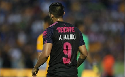 Alan Pulido salva la fractura