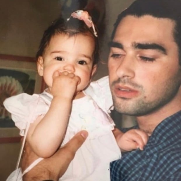 Mira cómo lucía el padre de Dua Lipa a los 27 años
