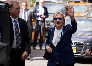 Tras diagnóstico de neumonía, resurge tema de salud de Clinton