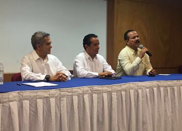 Mancera respalda a Carlos Joaquín en Quintana Roo