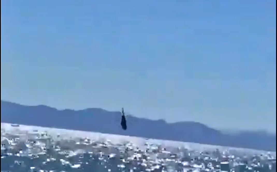 En el helicóptero se transportaban 12 elementos, de los cuales nueve están fuera de peligro. Foto: Tomada de video