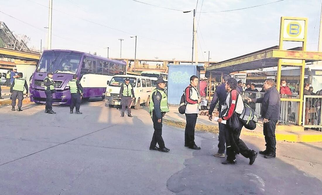 Muere mujer al ser atropellada por chofer de microbús en paradero de Indios Verdes